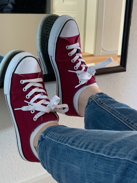 Red converse low rise summer shoes mirror pic idea downtown stargirl aesthetic | #fashion #converse #red #shoes #mirror #summer #summerstyle Downtown Stargirl, Stargirl Aesthetic, Nature Outfits, Converse Low, Converse Red, Red Converse, Night Vibes, Mirror Pic, Winter Food