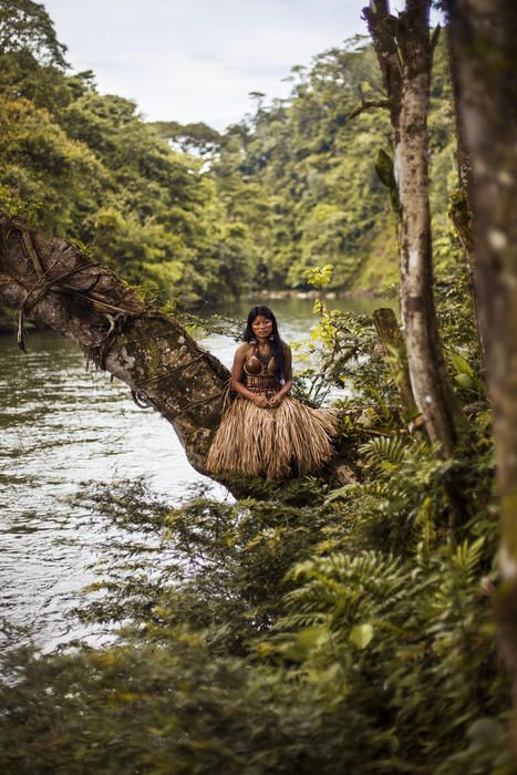 Amazon Rainforest Atlas Of Beauty, Amazon Rainforest, People Of The World, Photos Of Women, People Around The World, A Tree, Ecuador, Fashion Makeup, Cali