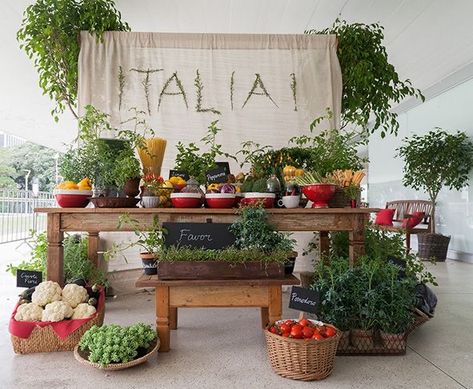 Italian Party Backdrop, Italian Decorations Party, Italian Party Decor, Little Italy Party, Italian Dinner Party Decorations, Italian Bridal Showers, Italian Centerpieces, Italy Party, Italian Themed Parties