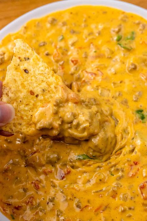 Ground Beef Queso Dip is a party classic. You can make it in the skillet or in the slow cooker. It's perfect for parties or all-day snacking. Meat Cheese Dip Crock Pot, Ground Beef Queso Dip, Ground Beef Queso, Beef Queso Dip, Queso Dip Crockpot, Ground Beef And Spinach, Dip Crockpot, Cheese Dip Crock Pot, Chip Dip Recipes