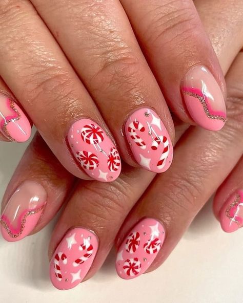 Candy Cane Pink Nails Pink Nails With Sprinkles, Candy Cane Nails Pink And Red, Pink Nails With Candy Cane, Betsey Johnson Nails, Pink Reindeer Nails, Candyland Nails Designs, Pink Short Christmas Nails, Pink Red Christmas Nails, Candy Christmas Nails