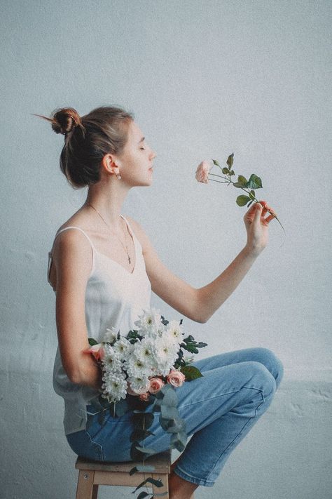 Photos Holding Flowers, Flower Portrait Photography, 30 Photoshoot, Pictorial Ideas, Mountain Portrait, Hedda Gabler, Spring Portraits, Daily Sketch, Studio Portrait Photography