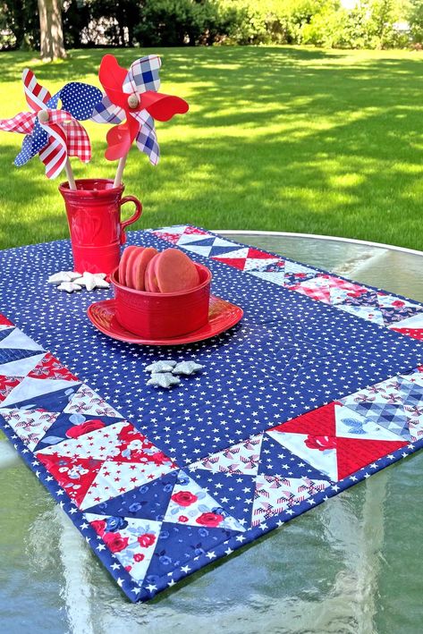 4th Of July Table Runners Quilted, Patriotic Quilted Table Runners, 4th Of July Table Runner Free Pattern, Patriotic Table Runners Free Pattern, Patriotic Table Runners, Quilted Table Runner Patterns, Table Runners Diy Easy, Hourglass Quilts, Patriotic Sewing