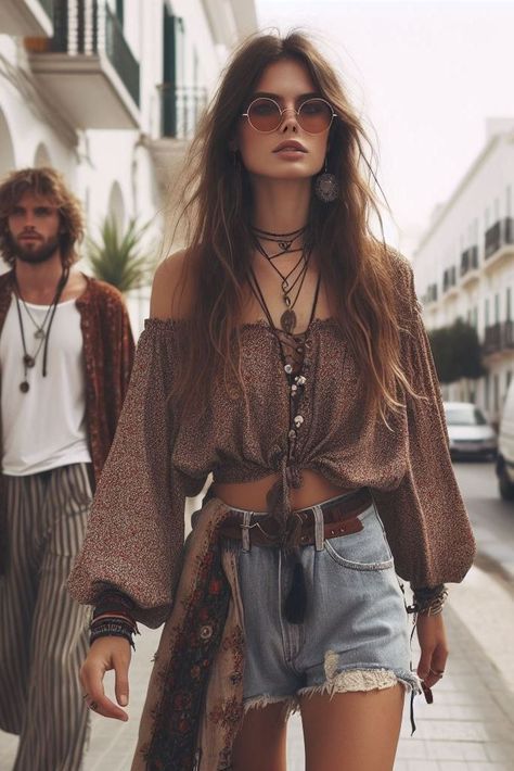 Boho Street Style Outfit. Bohemian Urban Fashion Boho Summer Outfits Bohemian, Summer Outfits Bohemian, Boho Street Style, Boho Summer Outfits, Bohemian Style Clothing, Boho Girl, Boho Chic Outfits, Art Experience, Style Savvy