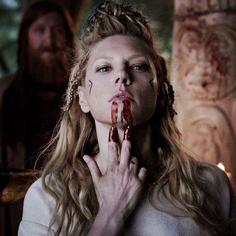 Just 2 more bloody days... Vikings 4 season premiere. Who's watching?....Katheryn Winnick Vikings Season 6, Lagertha Lothbrok, Lagertha Vikings, Ragnar Vikings, Tattoo 2022, Vikings Lagertha, History Channel Vikings, Arte Viking, Vikings Season