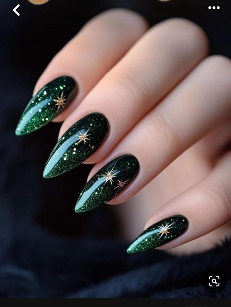 Winter Nails Emerald Green, Alternative Holiday Nails, Sage Christmas Nails, Green Christmas French Tip Nails, Short Black Christmas Nails, Christmas Nail Designs Long, Emerald Glitter Nails, Holiday Nail Art Christmas, Green And Gold Holiday Nails