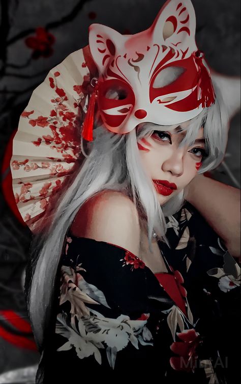 Kitsune Cosplay Kimono Halloween Costume, Nine Tailed Fox Cosplay, Kitsune Mask Cosplay, Kitsune Makeup Halloween, Japanese Halloween Makeup, Kitsune Halloween Costume, Halloween Japanese Costumes, Kitsune Photoshoot, Halloween Costume Korean