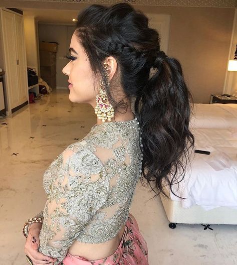 Messy Ponytail Hairstyles, Lehenga Hairstyles, Hair Style On Saree, Stylish Ponytail, Saree Hairstyles, Pony Hairstyles, Engagement Hairstyles, Bridal Hairdo, Indian Wedding Hairstyles