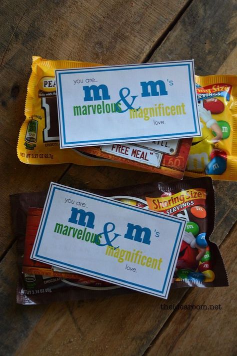 Free m&m printable gift tag-Teacher Appreciation Idea-Father's Day-Mother's Day-Birthday | theidearoom.net Secret Pal, Volunteer Gifts, Volunteer Appreciation, Staff Gifts, Employee Appreciation Gifts, Simple Gift, Staff Appreciation, Employee Appreciation, Teacher Appreciation Week