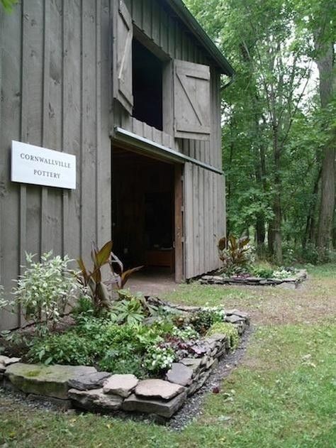 Barn Idea ~ very inviting Barn Landscaping, Stone Flower Beds, Dream Farmhouse, Outdoor Tub, Barns Sheds, Animal Farm, Horse Barn, Old Barns, Landscaping With Rocks