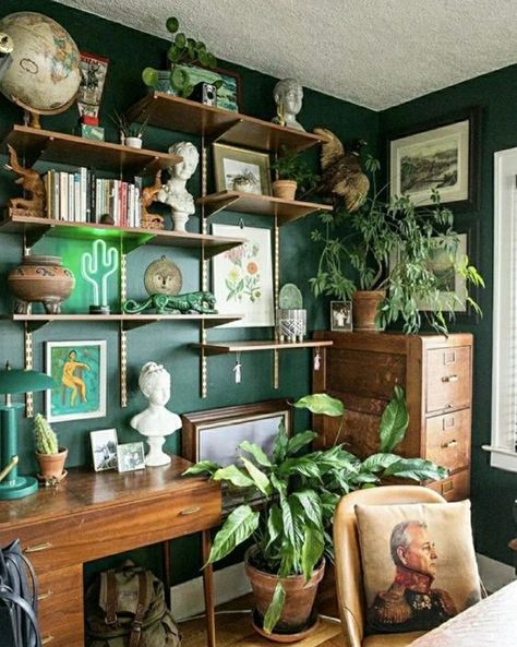 Green Room Vintage, Dark Green Desk Aesthetic, Dark Academia Green Room, Small Room Dark Academia, Eclectic Dark Academia, Dark Green Study Aesthetic, Green Academia Office, Dark Academia Studio Apartment, Home Office Dark Academia