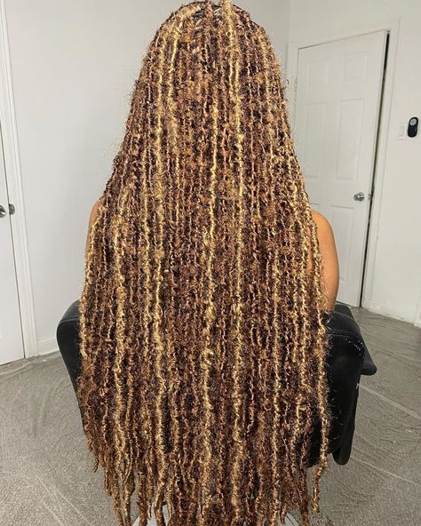 SEPTEMBER IS BOOKED posted on Instagram: “28 inch Island Gal Locs Colors 27 & 30 5 hour Install October availability & pricing in…” • See all of @twistedbykhris's photos and videos on their profile. Brown Butterfly Locs Long, Brown Butterfly Locs, Butterfly Locs Black, Butterfly Locs Long, Locs Colors, Locs Long, Lemonade Braids Hairstyles, Brown Butterfly, Butterfly Locs