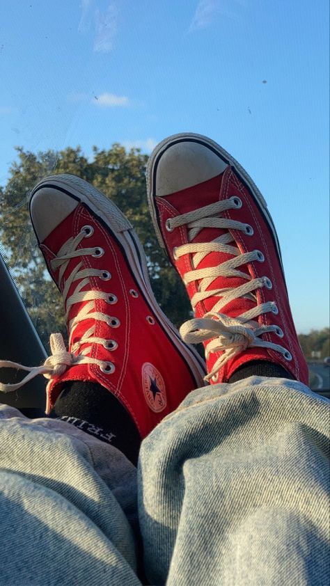 Orange Converse Outfit, Red Converse Aesthetic, All Star Aesthetic, Red Converse Outfit, Orange Converse, Red Chucks, Converse Aesthetic, Red Valentine, Red Trainers