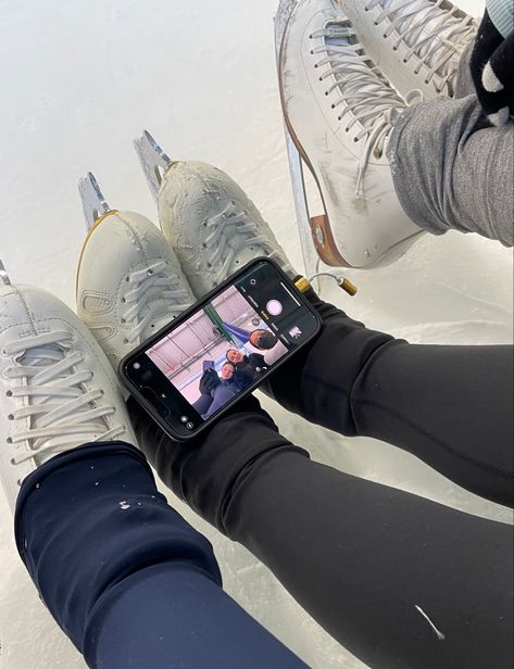 Skating Pictures, Figure Ice Skates, Photos Bff, Figure Skating Outfits, Skate 3, Ice Skating Outfit, Skating Aesthetic, Ice Skaters, Winter Photos