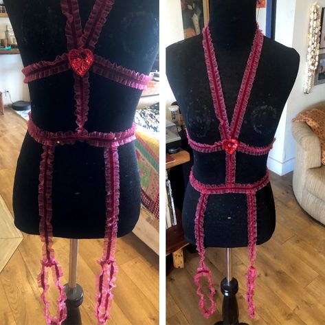 Aloha! Lily O Lei here. Its been a while. I missed you. I have two easy DIY projects that are fun and functional, simple body harness and tray Body Harness Tutorial, Diy Garter Belt, Diy Burlesque, Diy Body Harness, Diy Garter, Garter Harness, Tangle Free Hair, Cocktail Trays, Leg Straps