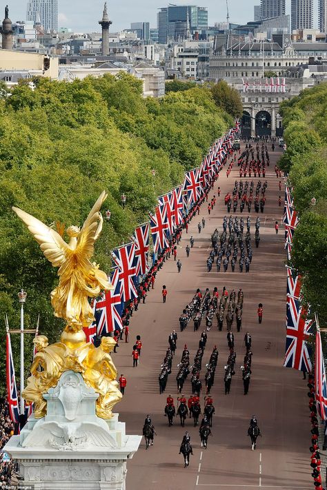 Trooping Of The Colour, Modern Royalty, George Cross, London Vibes, Lady Louise Windsor, Tony Blair, London Baby, Visit Canada, British Monarchy