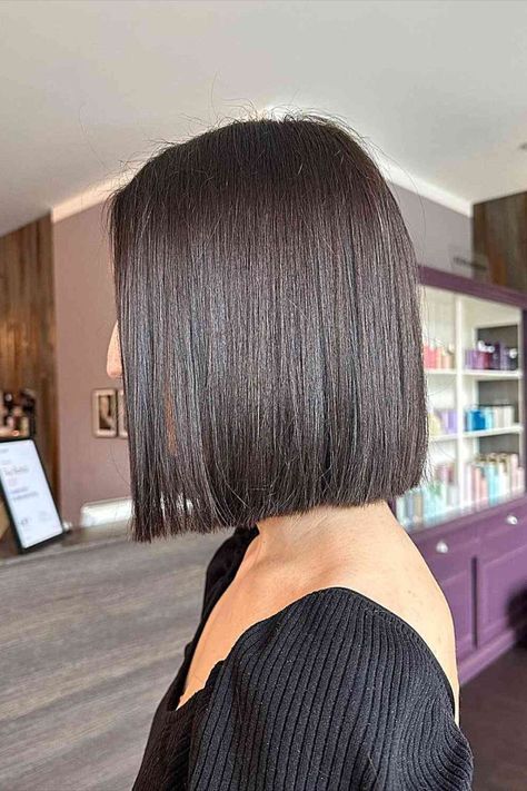 Neck-Length Classic Box Bob Haircut Neck Length Bob, Box Haircut, Box Bob, Straight Hair Cuts, Low Maintenance Hair, Hair Trend, Hairstyle Look, Bob Hair, Bob Haircuts