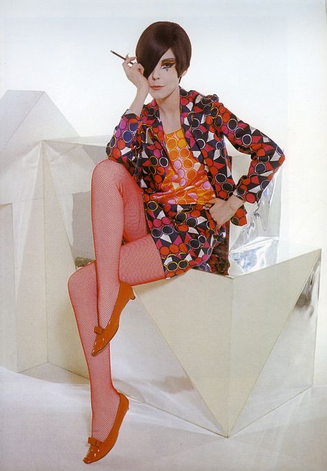 vintage everyday: 30 Stunning Color Photographs of the "Queen of Mod" Peggy Moffitt in the 1960s The 60s Fashion, Peggy Moffitt, Colleen Corby, Pattie Boyd, Jean Shrimpton, 60s 70s Fashion, Fashion Archive, Fashion 1960s, Swinging Sixties