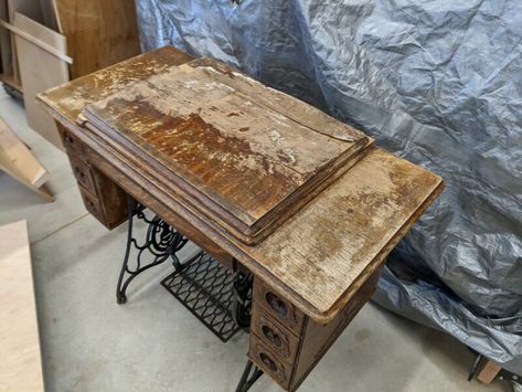 Antique Singer Sewing Machine Ideas, Sewing Machine Sink, Singer Sewing Table Makeover, Antique Sewing Machines Restoration, Antique Sewing Machine Ideas, Ideas For Old Sewing Machine Cabinets, Painted Sewing Machine Cabinet, Repurposed Sewing Machine Cabinet, Sewing Machine Cabinet Repurposed