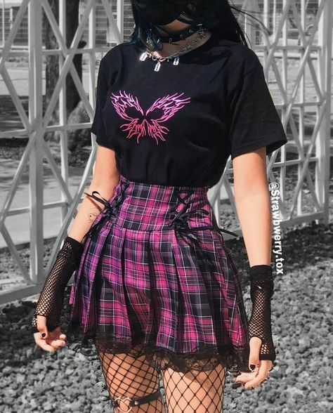 Pastel Punk Outfits Soft Grunge, Cutesy Goth Outfits, Pink Punk Aesthetic Outfits, E Girl Outfits Pink, Grunge Outfits Pink, Dark Pink Clothes, Edgy Pink Outfits, Pink Goth Aesthetic Outfits, Purple And Red Outfit