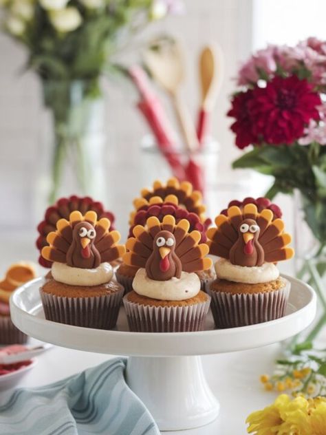 Best Christmas Cocktails, Cocktail Cupcakes, Turkey Cupcakes, Autumn Celebration, Bake Something, Simple Decorating, Thanksgiving Cocktails, Delicious Cupcakes, Buttercream Cupcakes