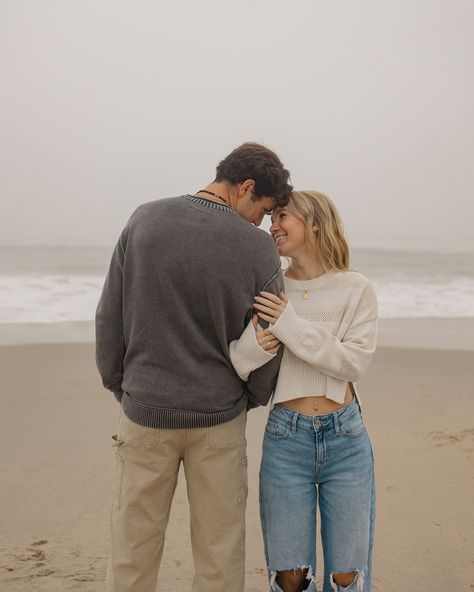 If you know me at all you know I love summer and the beach but fall vibes on the beach are also top tier 🤩 Kiersten + Joey are just so cute and it was so easy to take photos of them 🫶🏻 Couple Beach Outfits, Couples Beach Photography, I Love Summer, Couple Beach, Beach Photoshoot, Beach Photography, Fall Vibes, Top Tier, So Cute