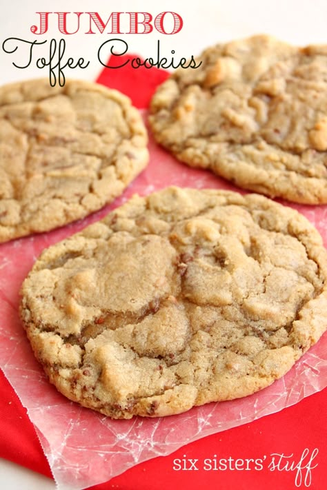 Toffee Cookies Recipe, Jumbo Cookies, Toffee Cookie Recipe, Toffee Cookies, Cooking Cookies, Cookie Brownie Bars, Chewy Cookies, Cookie Time, Bars Cookies