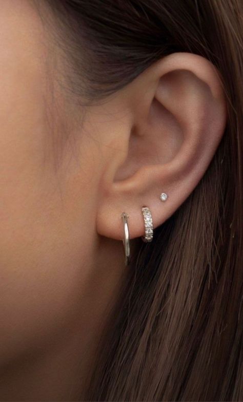 Ušný Piercing, Second Ear Piercing, Minimalist Ear Piercings, Ear Peircings, Double Ear Piercings, Ear Lobe Piercings, Cool Ear Piercings, Pretty Ear Piercings, Cute Ear Piercings