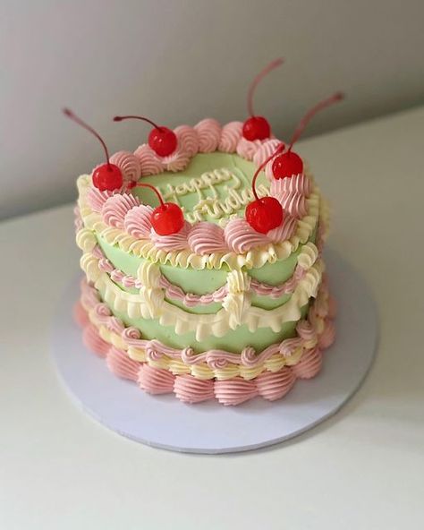 Pink Vintage Cake, Green Birthday Cakes, Happy Cake Day, Green Wedding Cake, Vintage Birthday Cakes, 30 Birthday Cake, Pink Birthday Cakes, Green Cake, Xmas Cake