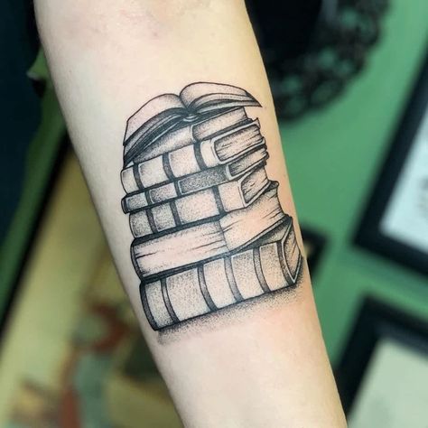 Book Worm Tattoo, Worm Tattoo, Library Tattoo, Bookworm Tattoo, Tattoo Ideas Women, Writer Tattoo, Reading Tattoo, Book Tattoos, Hp Tattoo