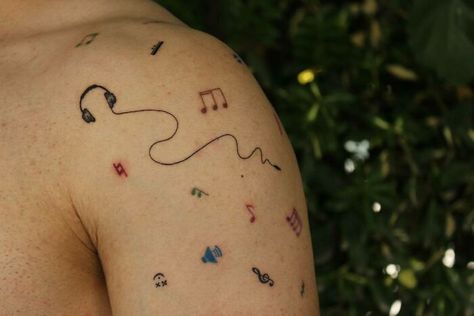 Small Music Tattoos, Music Lover Tattoo, Headphones Tattoo, The Red Hot Chili Peppers, Le Tattoo, Tattoo On Shoulder, Music Notes Tattoo, Note Tattoo, Tattoos For Lovers