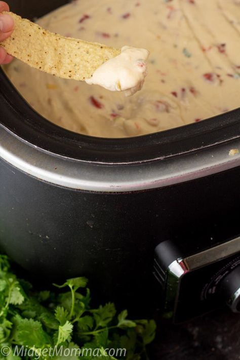 Crock Pot White Queso Dip. This easy crockpot dip recipe is made with real cheese and has an amazing pop of flavor from the green chilies! Crockpot Queso Recipe, Crock Pot Queso Dip, Easy Crockpot Dips, Queso Recipe Easy, Crockpot Dip, Queso Dip Crockpot, Crockpot Dips, White Queso Dip Recipe, Dip Crockpot