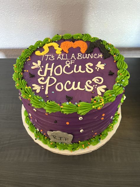 Cute Halloween Cake Ideas, Hocus Pocus Cake Ideas Easy, Cute Halloween Birthday Cake, Halloween Cakes For Kids, Halloween Cake Easy Simple, Halloween Sheet Cakes, Hocus Pocus Cake Ideas, Simple Halloween Cakes, Halloween Cake Ideas Birthday