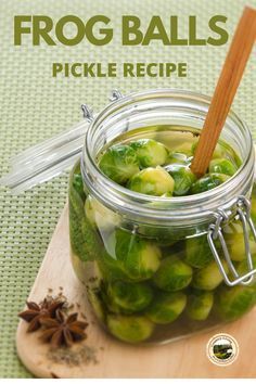 Pickled Brussels Sprouts Recipe, Pickled Brussel Sprouts, Easy Pickling Recipes, Pickled Vegetables Recipe, Pressure Canning Recipes, Home Canning Recipes, Canning Vegetables, Sprouts Recipe, Fermentation Recipes