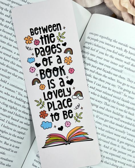 Bookmark About Reading, Bookmark Designs Ideas, Book Mark Aesthetic Printable, Drawing Ideas For Bookmarks, Cool Book Mark Ideas, Book Mark Ideas Printables, Watercolor Bookmarks Ideas Simple, Homemade Journal Ideas, Cute Aesthetic Journal Ideas