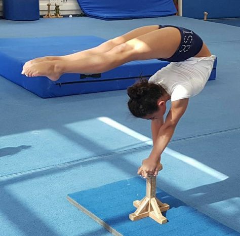 Gymnastics Asethic, Acrobatics Gymnastics, Aerobic Gymnastics, Gymnastics Pics, Gymnastics Handstand, Gymnastics Aesthetic, Rhythmic Gymnastics Training, Aerial Gymnastics, Acro Gymnastics