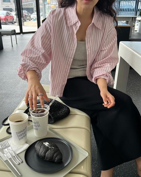 coucou (@coucoumaman) • Instagram photos and videos Post Ideas Instagram Photos, Summer Shirt Outfit, Casual Outfits Modest, Neat Casual Outfits, Winter Fashion Outfits Casual, Korean Casual Outfits, Ootd Inspo, Everyday Fashion Outfits, Casual Day Outfits