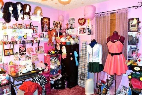 Cosplay Room, Nerdy House, Dream Workshop, Moon Room, Pretty Closets, Closet Cosplay, Clean Your Room, Uni Room, Craft Room Design