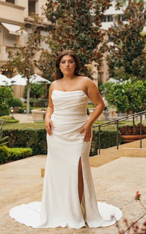 Curvy Wedding Dress, Curvy Wedding, New York Bride, Wedding Frocks, Column Wedding Dress, Paper Rings, Plus Size Wedding Gowns, Wedding Dress Store, Plus Size Bride