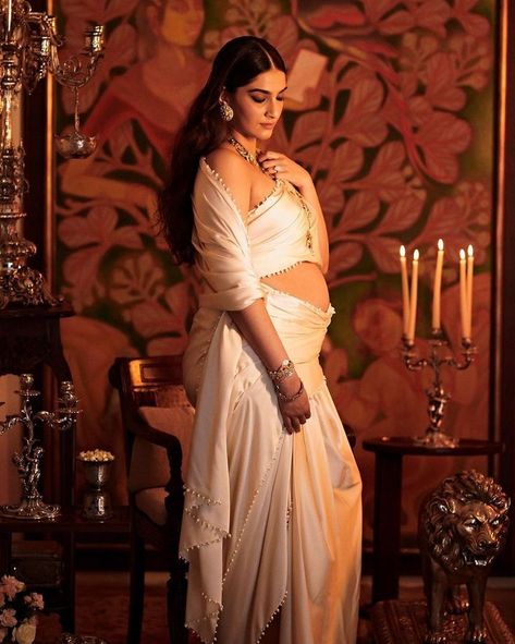 Pregnant Sonam Kapoor Flaunts her Baby-Bump draped in a white saree. White Satin Outfit, Indian Maternity, Satin Outfit, Trendy Maternity Outfits, Maternity Photography Couples, Maternity Photography Poses, Indian Photoshoot, Pregnancy Looks, Trendy Maternity