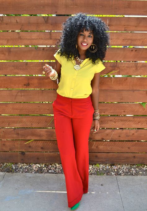 . Style Pantry, Mode Tips, Color Blocking Outfits, Spring Work, Wideleg Pants, Moda Chic, Yellow Shirt, Classy Casual, Red Pants