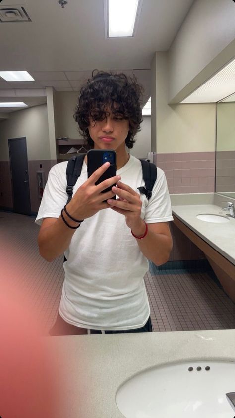 Hot Curly Hair Guys, Ethan Gracia, Brunette Guy, Ethan Garcia, Guy Selfies, Curly Heads, Hispanic Men, Men Haircut Curly Hair, Mexican Boys