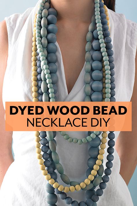 Dyed Wood Bead statement necklace tutorial from Martha Stewart Diy Wood Bead Necklace, Large Wood Bead Necklace, Wood Bead Jewelry Diy, Wood Beads Necklace, Wood Necklace Ideas, Handmade Necklaces Diy, Necklace Making Ideas, Bead Necklace Tutorial, Bead Necklace Diy