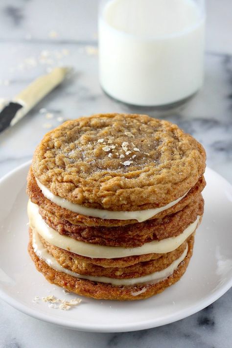 Gingerbread Oatmeal Cream Pies - Baker by Nature Easy Gingerbread Cookie Recipe, Gingerbread Oatmeal, Holiday Gingerbread Cookies, Easy Gingerbread Cookies, Soft Gingerbread, Baker By Nature, Oatmeal Cream Pies, Homemade Oatmeal, Ginger Bread Cookies Recipe