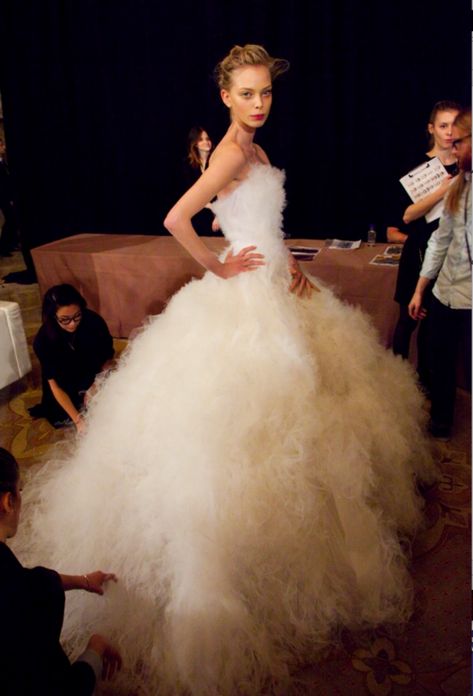 Via Spiced-latte Tanya Dziahileva, Gorgeous Gowns, Marchesa, Beautiful Gowns, Dream Dress, Shinee, Couture Fashion, Look Fashion, Gorgeous Dresses