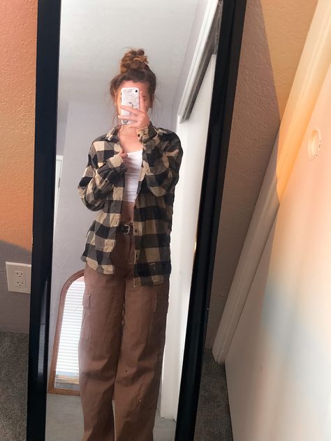 Brown cargos
white tank top 
tan flannel 
hollister 
yesstyle 
h&m 
outfit Tan Flannel Outfit, Brown Cargos, Tan Flannel, 90s Flannel, Brown Flannel, Cap Outfit, Flannel Outfits, Tank Top Outfits, Awesome Cars