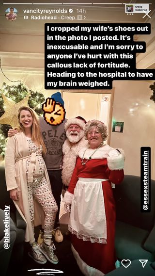 Christmas Photos With Santa, Ryan Reynolds Funny, Blake Lively Outfits, Santa Claus And Mrs Claus, Modern Family Funny, Blake Lively And Ryan Reynolds, Blake Lively Ryan Reynolds, Blake And Ryan, Photo Cropping