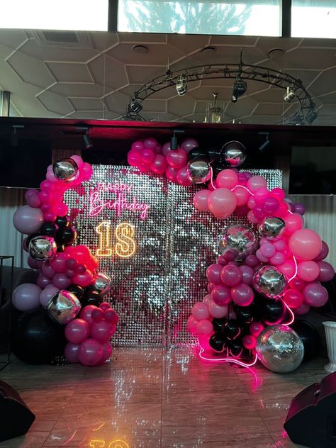 Going Out Birthday Ideas, Club Theme Party Ideas, Party Color Schemes, Sweet 16 Party Planning, Pink Birthday Party Decorations, 18th Party Ideas, Club Birthday Party, Happy Birthday Pink, Candy Theme Birthday Party