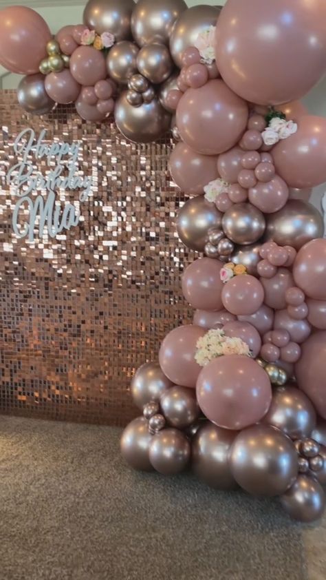 Pink Decorations For Birthday, 18th Birthday Party Ideas Decoration Rose Gold, Birthday Colors Ideas, Color Themes For Birthday Parties, Grad Party Balloon Ideas, Rose Gold Party Decorations Birthday, 31 Birthday Ideas For Her, Birthday Pink Theme, Birthday Color Theme