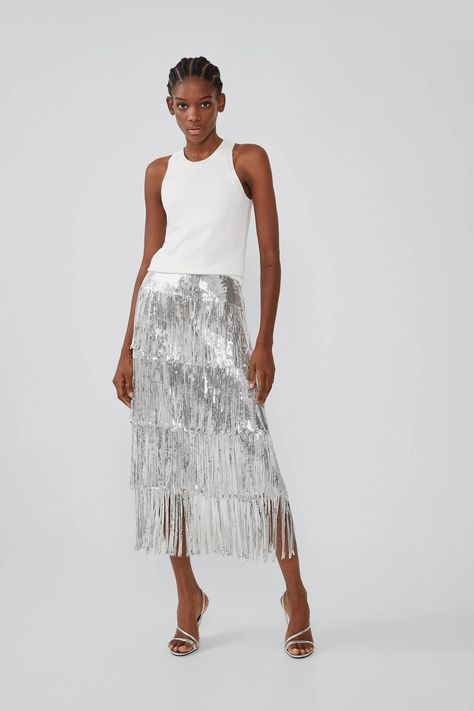 19 Things Carrie Bradshaw Would Buy From Zara | Who What Wear UK Green Sequin Skirt Outfit, Green Sequin Skirt, Sequin Skirt Outfit, Pleasure Principle, Sequin Skirts, Woman Skirt, Slip Skirts, Women Fashion Edgy, Sequin Appliques